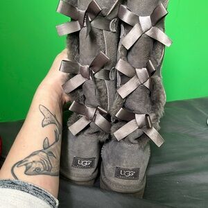 UGG Bailey Bow, Grey, Tall, size 9